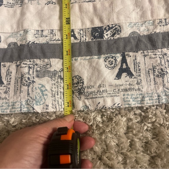 Kids bakers apron with Paris design excellent condition - Picture 4 of 6